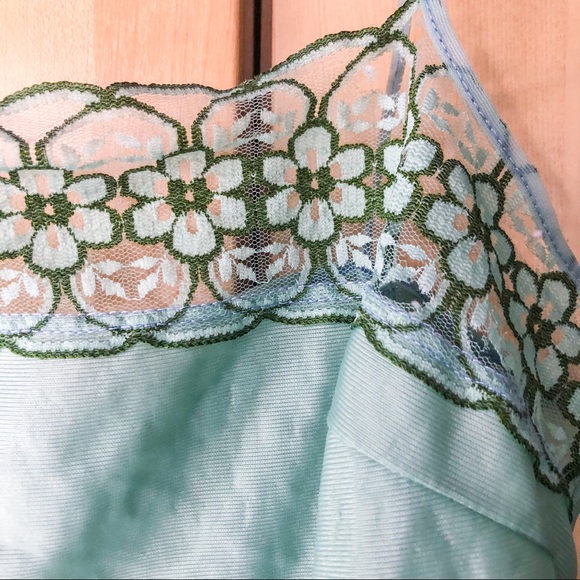 green floral lace slip top 🤍 - Picture 4 of 4